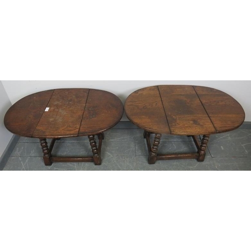 851 - A pair of vintage oak drop leaf oval side tables in an 18th century taste, on ball turned supports w... 