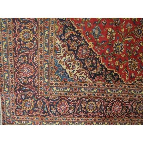 912 - A good Persian Kashan carpet, decorated with a central stylised medallion amidst scrolling foliate d... 