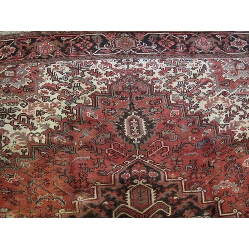 913 - A good Persian Heriz carpet, decorated with central medallion and stylised motifs predominantly on a... 