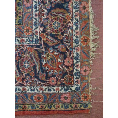 930 - A large good quality antique/vintage Persian Keshan carpet, decorated with central medallion and sty... 