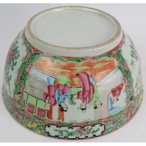 1 - A 19th century Chinese Canton porcelain bowl, hand decorated in the Famille Rose enamels. Diameter 3... 