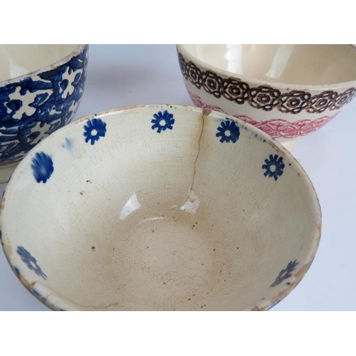 179 - Ten mainly 19th century Spongeware pottery bowls of varying size and pattern. Largest 18cm diameter.... 