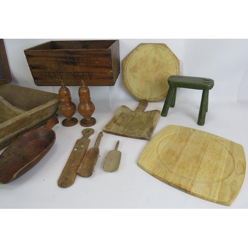 185 - A selection of treen Kitchenalia including a pine knife tray, chipping boards, turned shakers, a Gue... 