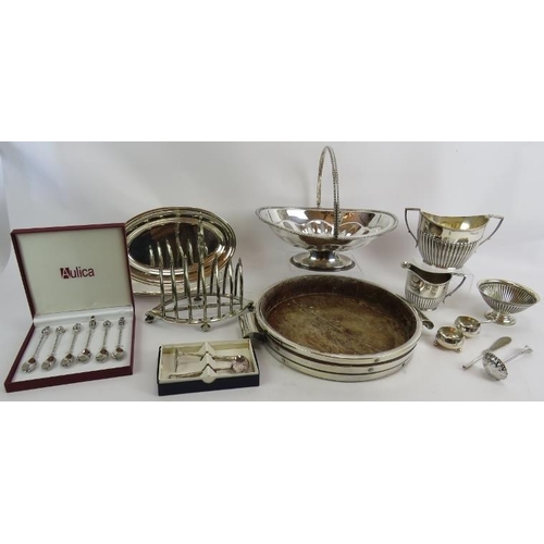 250 - A mixed lot of mainly antique silver plated wares including a toast rack, mounted oak bowl, fruit ba... 