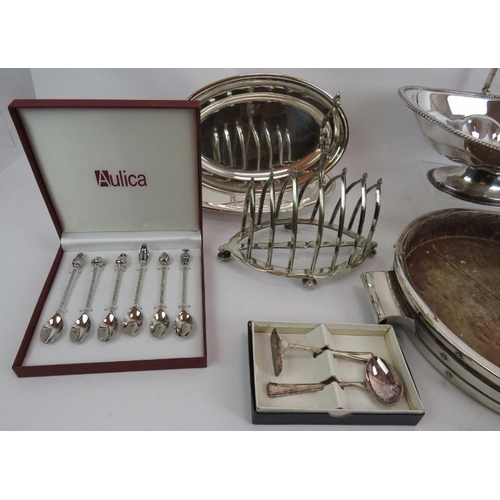 250 - A mixed lot of mainly antique silver plated wares including a toast rack, mounted oak bowl, fruit ba... 