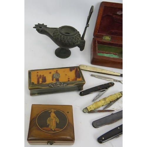 251 - A lot of mixed collectables to include pocket knives, Sorrento stamp box, horn and tortoiseshell tab... 