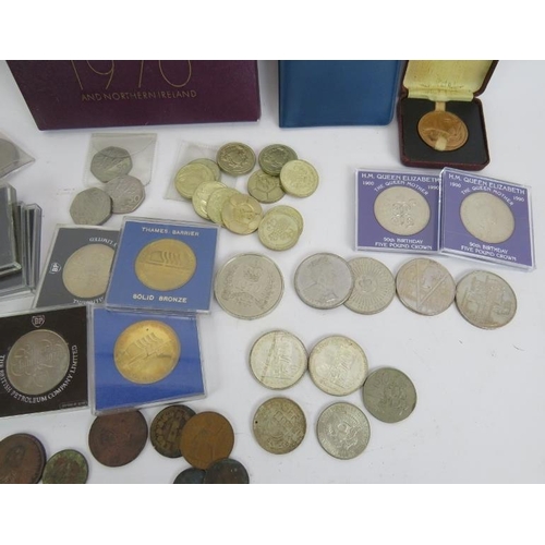 298 - A collection of mainly British commemorative crowns, £5 coins, £2 coins, medallions and some foreign... 