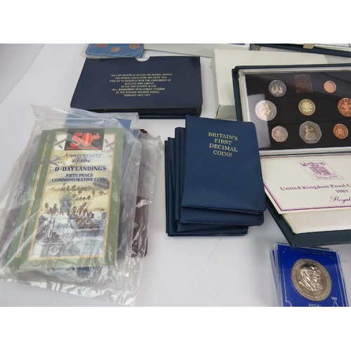 299 - Royal Mint UK proof coin sets 1980-1990, 2 sets of many plus other proof and uncirculated sets. (25+... 