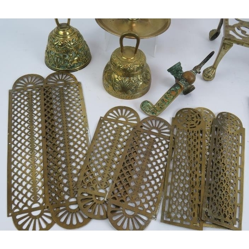 33 - A lot of mixed brassware including a cribbage board and pegs, 2 bells, 7 fretwork finger plates, hor... 