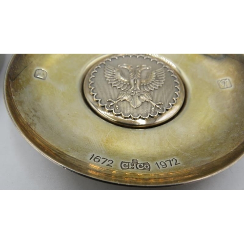 351 - A pair of silver commemorative dishes depicting a twin headed eagle, 1672 Ch Co 1972, London 1971. 5... 