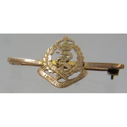 398 - A 9ct yellow gold sweetheart brooch 