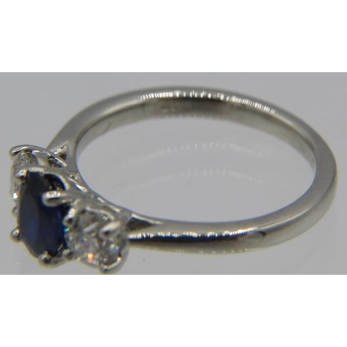 419 - A platinum trilogy ring set with oval sapphire and 2 round brilliant cut diamonds. Sapphire 0.89 cts... 