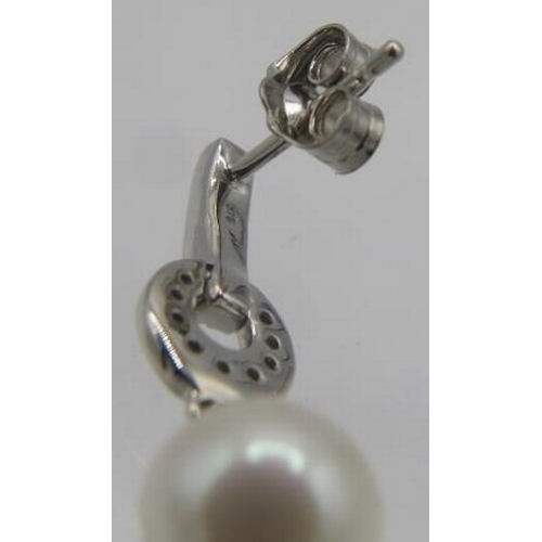 442 - A pair of 9ct white gold diamond and pearl drop earrings. Diamonds 0.16cts. Boxed.
Condition report:... 