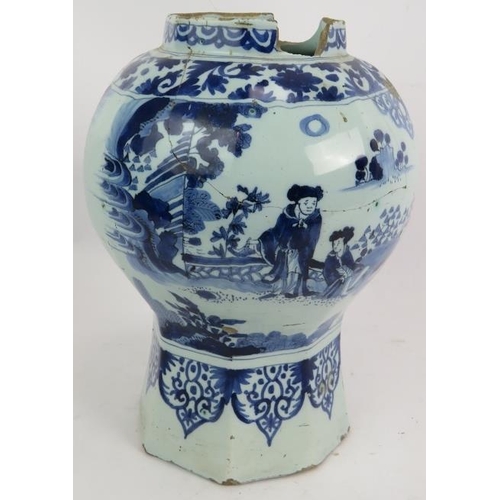 91 - A 17th/18th century Delft vase, painted in the Chinese taste with figurative garden landscapes. Heig... 