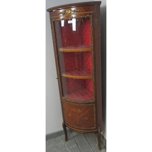 754 - A vintage French Louis XV style kingwood corner vitrine with white marble top and ormolu mounts in t... 