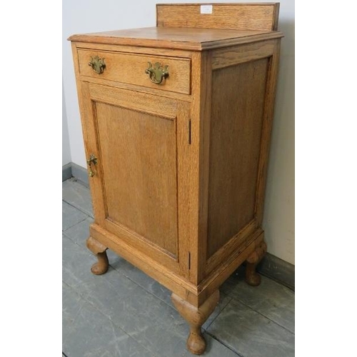 760 - An Edwardian light oak bedside cabinet with single cock-beaded drawer and cupboard under with loose ... 