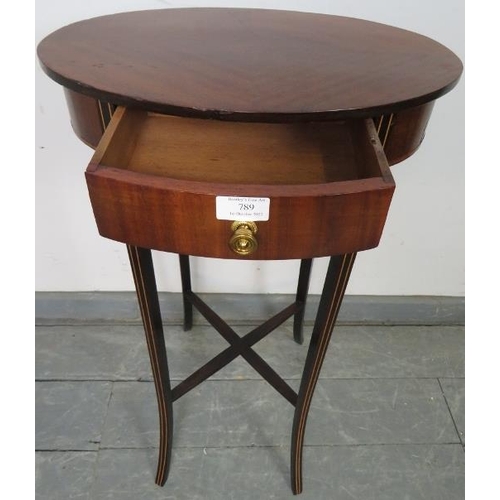 789 - An Edwardian mahogany oval side table, with single drawer, on outswept supports inlaid with satinwoo... 