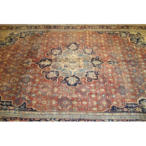 915 - A North West Persian Bidjar carpet, central floral motif on dusky pink ground. Good condition. 1.95 ... 