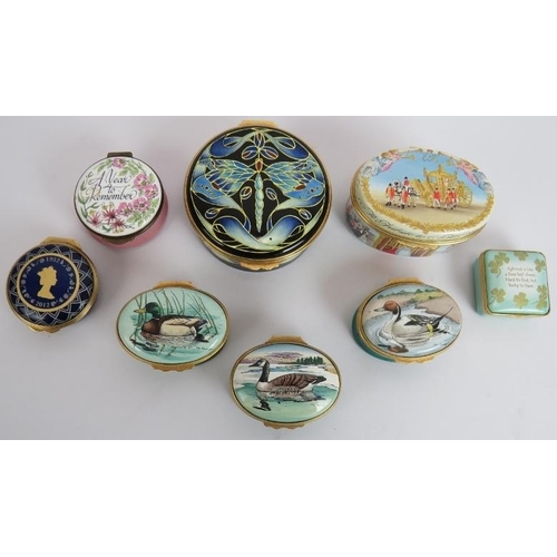 119 - 8 x enamel trinket boxes including 6 by Halcyon Days, one Moorcroft and one Crummels & Co. (8).
Cond... 