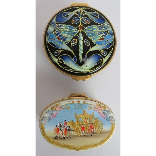 119 - 8 x enamel trinket boxes including 6 by Halcyon Days, one Moorcroft and one Crummels & Co. (8).
Cond... 