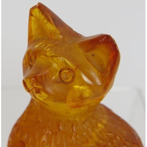 124 - A carved Baltic Amber figure of a cat and a similar figure of an owl. Tallest 7cm. (2).
Condition re... 