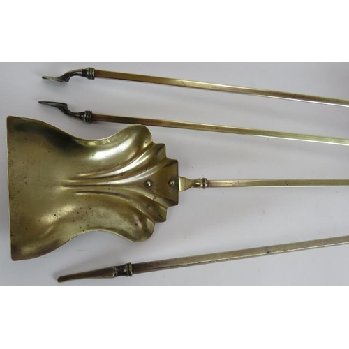 144 - A set of three antique brass fire irons with ball finials. (3).
Condition report: No issues.