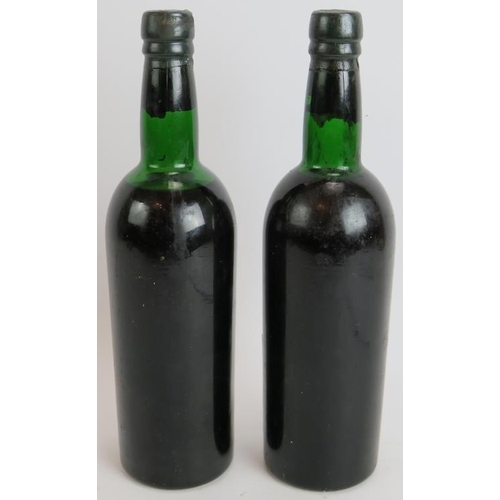 212 - Two bottles of Taylor's crusted port, bottled 1970. (2).
Condition report: Both level top of shoulde... 