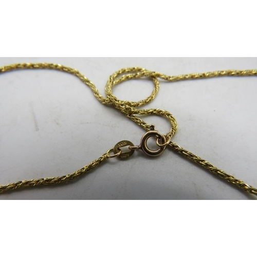 397 - An Omani 18ct yellow gold coffee pot pendant on a 14ct yellow gold chain.
Condition report: Good con... 