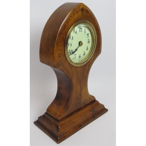 88 - A walnut cased Art Nouveau mantel clock with delicate foliate inlay. No key. Height 31cm.
Condition ... 