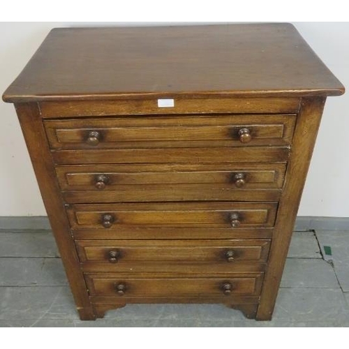 709 - A vintage period style oak chest of five graduated drawers, with turned handles, on bracket feet. 
C... 