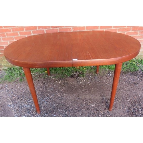 731 - A mid-century Danish teak oval draw-leaf extending dining table, with two additional leaves, on tape... 