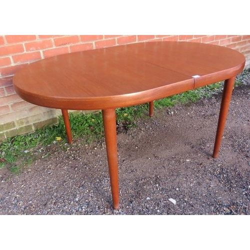 731 - A mid-century Danish teak oval draw-leaf extending dining table, with two additional leaves, on tape... 