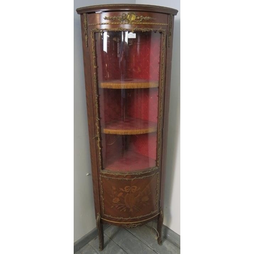 798 - A vintage French Louis XV style kingwood corner vitrine with white marble top and ormolu mounts in t... 