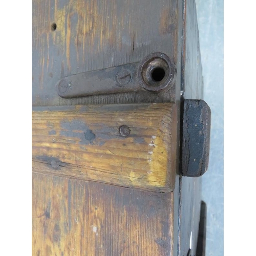 799 - A vintage oak luggage chest with internal candle box, cast iron fittings and rope handles to either ... 