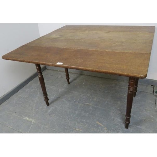 823 - A Victorian oak Pembroke table, with single drawer, on tapering turned supports.
Condition report: S... 