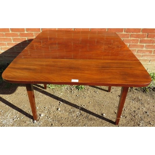 828 - A Georgian mahogany Pembroke table, with single drawer and dummy drawer, on tapering square supports... 