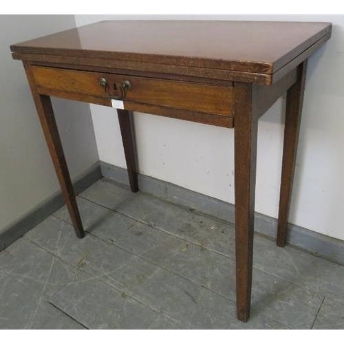 851 - A Georgian mahogany turnover tea table, the single drawer with reeded edge and brass swan neck handl... 