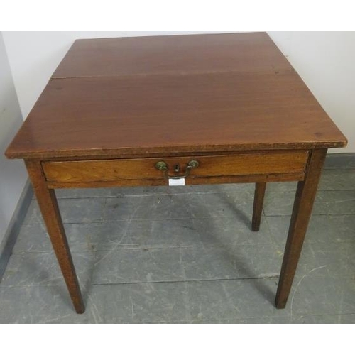 851 - A Georgian mahogany turnover tea table, the single drawer with reeded edge and brass swan neck handl... 