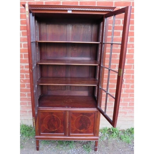 862 - An Edwardian Regency Revival glazed display cabinet with Greek key cornice and crossbanded inlay, ho... 