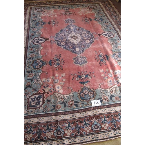 915 - North West Persian Tabriz carpet. Nice looking rug, good even colour and wear throughout. 300cm x 22... 