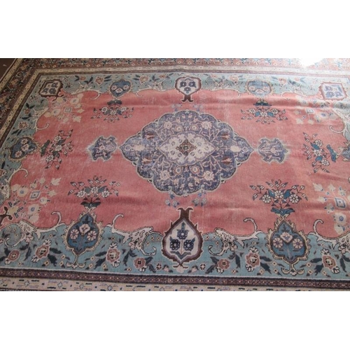 915 - North West Persian Tabriz carpet. Nice looking rug, good even colour and wear throughout. 300cm x 22... 