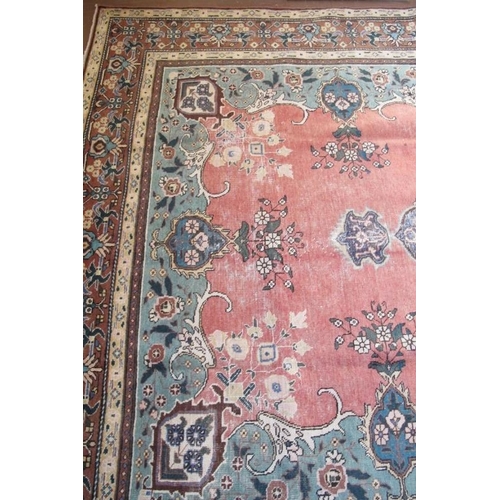 915 - North West Persian Tabriz carpet. Nice looking rug, good even colour and wear throughout. 300cm x 22... 