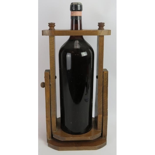 175 - A 5 litre bottle of Chianti Classico 1985, Rocca Delle Macie in a bespoke wooden cradle.
Condition r... 