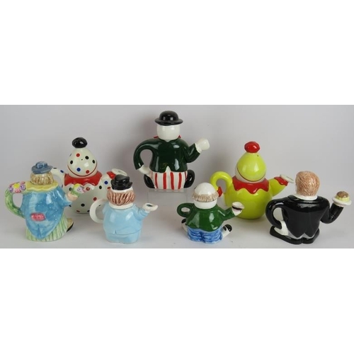 178 - Seven clown themed novelty character teapots, tallest 21cm. (7).
Condition report: No issues.