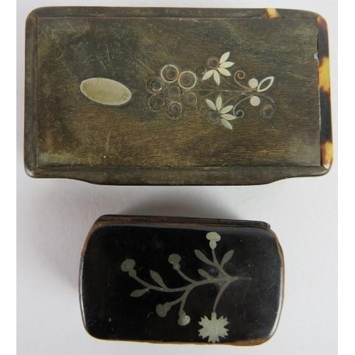 250 - A Georgian inlaid horn and tortoiseshell snuff box, a similar papier-mâché snuff box, a Tunbridge We... 