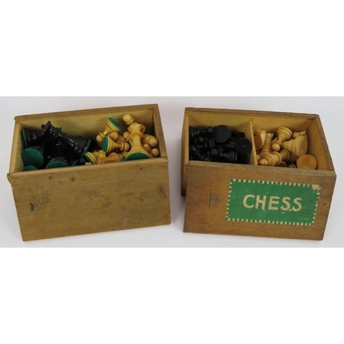 264 - Two vintage tuned wood complete chess sets in wooden boxes, one with felt bases. King height 7cm.
Co... 