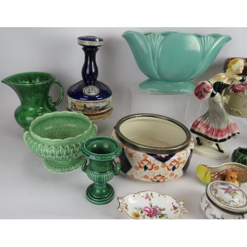 271 - A mixed lot of pottery and stoneware including Doulton, Wade, Hornsea, Dartmouth, Sylvac and Royal C... 