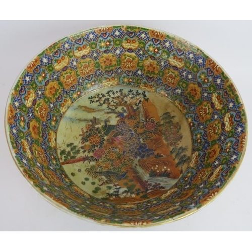 275 - A large Chinese porcelain bowl with Peacock decoration and hand finished gilding. Diameter: 31cm, he... 