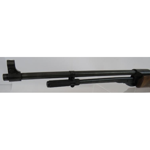 28 - A .22 underlever air rifle, no maker's stamps with foam lined leatherette carrying case. No license ... 