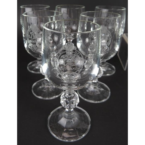 286 - A Queen's Regiment decanter with 6 port glasses and five sherry glasses all bearing the Regimental c... 